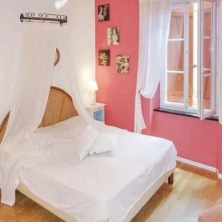 Holiday Rue Jean Jaures * Capendu