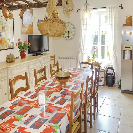 Holiday Rue Jean Jaures * Capendu